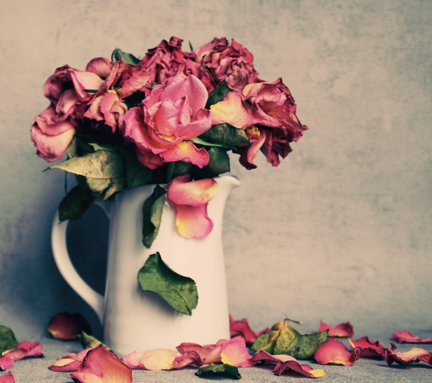Bild eines welkenden Blumenstraußes. Foto: Pixabay