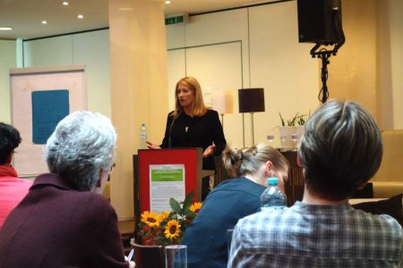 Oberkirchenrätin Ingrid Bachler sprach bei der Tagung über die reformatorischen Herausforderungen im 21. Jahrhundert. (Foto: Evangelische Akademie Wien/G. Winkler)
