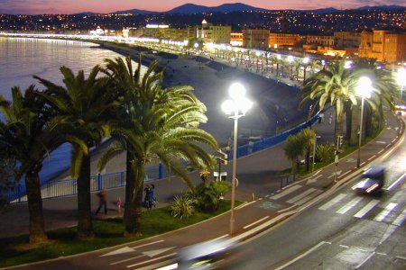 Promenade von Nizza in abendlicher Stimmung. Foto: wikimedia/Kotasik