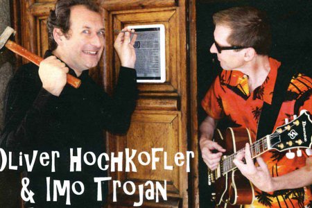 Den humoristischen Höhepunkt des Reformationsjubiläums bilden Oliver Hochkofler und Imo Trojan mit ihrem Reformationskabarett. Das Programm ist jetzt auch auf DVD erschienen. Foto: Hochkofler/Trojan