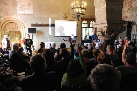 Rund 150 Gäste feierten das runde Jubiläum der bekannten Burg im Salzburger Lungau. Foto: epd/M. Uschmann