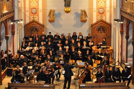 Martin Zeller leitet den Reformations-Projektchor und das Reformations-Projektorchester