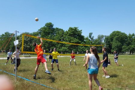 Voller Spaß voraus: beim Volleyballturnier der Evangelischen Jugend Wien