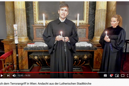 Mitfühlende Impulse geben Pfarrer Wilfried Fussenegger und Pfarrerin Julia Schnitzlein. Foto: YouTube-Screenshot