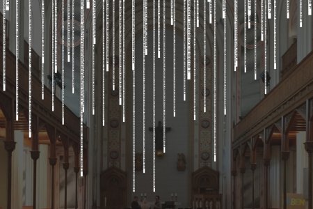 Eine Rauminstallation in der Gustav-Adolf-Kirche in Wien-Gumpendorf macht auf Martin Luthers Thesen aufmerksam. Fotomontage:kaufmann/friedmann