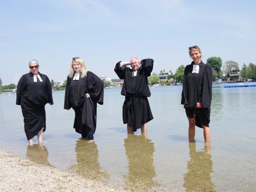 Die Pfarrerinnen und Pfarrer der "Donautaufe 2025" freuen sich darauf Dich kennenzulernen. Foto: Evang. Kirche Wien/Schomaker