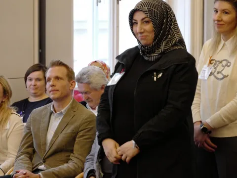 Projekt „optimis-TISCH – In eine friedliche Zukunft“