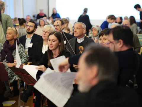 Projekt „optimis-TISCH – In eine friedliche Zukunft“