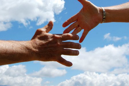 Solidarität mit den Menschen wird gefordert.