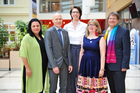 Bereit für die Wahl: Verena Groh, Matthias Geist, Daniela Schwimbersky, Margit Fliegenschnee und HansJürgen Deml (v.l.). Foto: epd/Uschmann