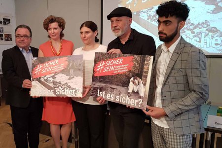 Appellierten an die Bundesregierung, die Situation in Afghanistan neu zu bewerten: Diakonie-Direktor Michael Chalupka, Patin Erika Kudweis, Afghanistan-Expertin Friederike Stahlmann, Volkshilfe-Direktor Erich Fenninger und der Flüchtling Kabir Abbasi. Fot
