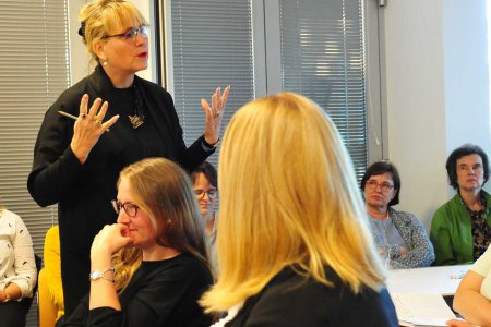 „Die Frauen müssen sich fragen: Was sind die Dinge, die ich erreichen möchte und wie kann ich sie erreichen?“ - die deutsche Politikberaterin Claudia Neusüß. Foto: epd/M. Uschmann