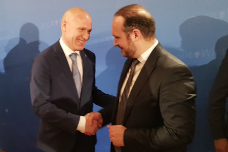 Sehen das Campus-Projekt auf einem guten Weg, müssen aber die Finanzierung noch klären: der evangelische Superintendent Matthias Geist (l.) und Ümit Vural, Präsident der Islamischen Glaubensgemeinschaft. Foto: epd/Michael Windisch