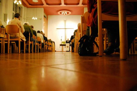 Teilweise heftig fielen die Reaktionen aus den evangelischen Kirchen und der Altkatholischen Kirche auf die Neuregelung des Karfreitags aus. Unterstützung kam dabei auch aus der Römisch-katholischen Kirche. Foto: epd/Windisch.