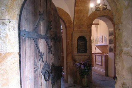 &quot;Auf der ganzen Burg gibt es kein W-Lan und keinen Fernseher – dafür Wehrgänge, Wendeltreppen und einen Rittersaal. Und das Schönste dabei, für alle gelten die ritterlichen Tugenden.&quot; Foto: Burg Finstergrün