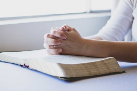 „Wir sind vereint im Gebet und in der Sorge – und auch in der Zusage Gottes, den Menschen beizustehen“, sagt Bischof Michael Chalupka. Foto: pixabay