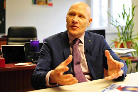 Die Coronakrise lasse „die Ohnmacht dieser Welt neu spüren, auf die wir uns einlassen müssen“, sagt der Wiener Superintendent Matthias Geist. Foto: epd/Uschmann