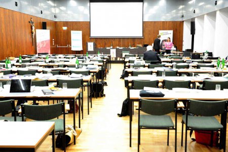 Das Synodenplenum bleibt im Juni wegen der Coronakrise leer. Foto: epd/Uschmann
