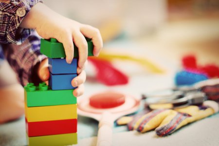   Religionssensible Bildung im Kindergarten ist notwendig - darüber zeigten sich die DiskutantInnen einig. Foto: pixabay/FeeLoona
