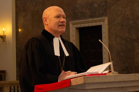 Das „Sozialwort“ verdeutliche die Anforderungen an die Christinnen und Christen zur Besinnung und zu sozialen Taten, betonte Superintendent Matthias Geist in seiner Gastpredigt in der Pfarre Breitenfeld. (Foto: Pfarre Breitenfeld)
