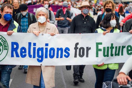 Die Religions for Future beteiligen sich am Demonstrationszug der Fridays for-Future in Wien. Foto: wikimedia/Ivan Radic/cc by sa 2.0