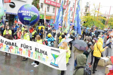 &quot;Religions for Future&quot; ruft Menschen aller Religionsgemeinschaften zur Teilnahme am Klimastreik auf. Foto: epd/M. Uschmann
