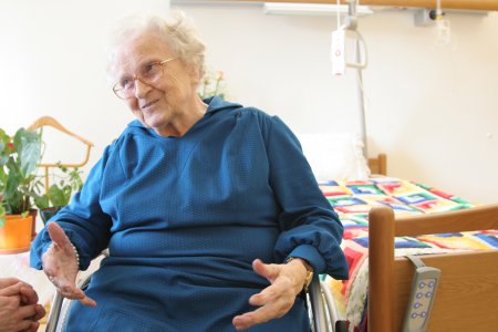 Der Mensch hat im Alter nicht nur weniger Kraft und Fähigkeiten , er wächst auch an Erfahrung, Freude, Liebe und Hoffnung, meint Ingrid Tschank.