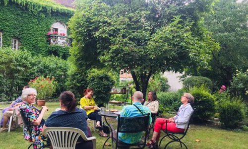Gemütliches Zusammensein beim Open Hous im Juli
