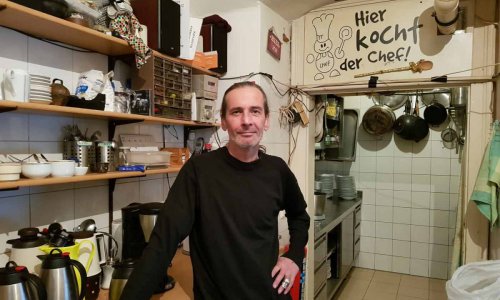 Häferl-Chef Norbert Karvanek in der Häferl-Küche