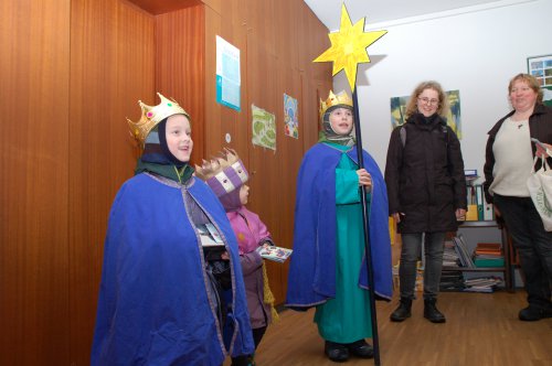 Gruppenfoto: Die Sternsinger-Gruppe aus der Pfarrer Auferstehung Christi im 5. Bezirk.