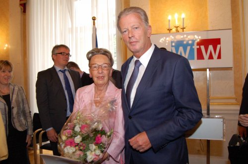 ... wechselten der Vizekanzler und Inge Troch einige Worte.

