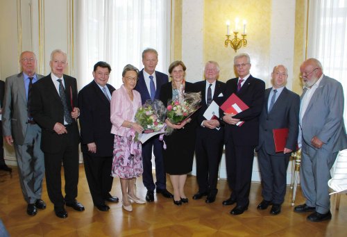 Mit Inge Troch ehrte der Vizekanzler acht weitere WissenschaftlerInnen mit unterschiedlichen Auszeichnungen. 
