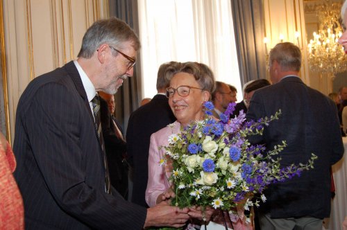 Superintendent Hansjörg Lein gratuliert im Anschluss.
