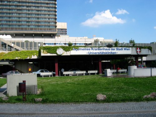 Der Haupteingang des AKH Wien
