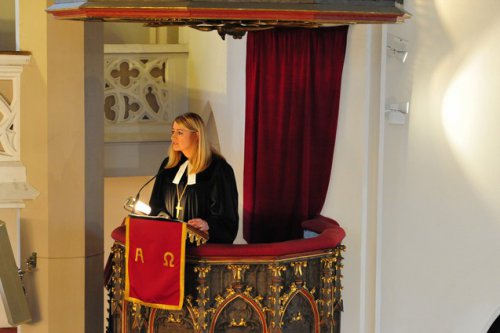 &quot;Pfarrerinnen und Pfarrer stehen in der Welt und machen Mut zum Leben&quot;, so Ingrid Bachler.