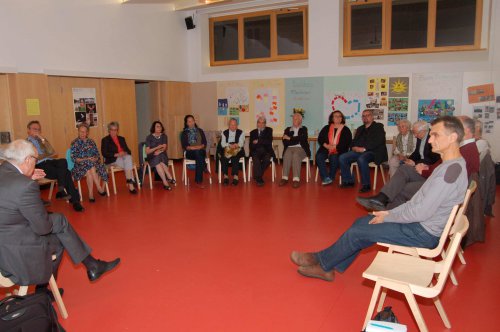 20 Hörerinnen und Hörer lauschten dem lebendigen Vortrag...
