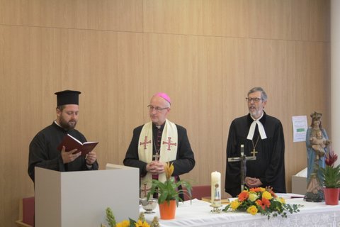  Am 28. August weihten Lein und Scharl im Pflegewohnhaus Baumgarten den Gebetsraum gemeinsam mit dem serbisch-orthodoxen Priester Sladjan Vasic ein. 
