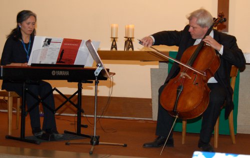 ... während des Festgottesdienstes spielte sie gemeinsam mit Cellist Christophe Pantillon und...

