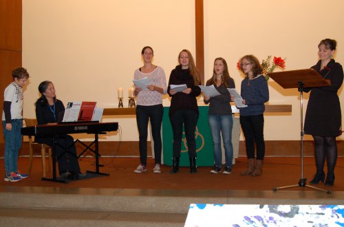 ... zum Abschluss begleitete Yamamoto die Sängerin Anita Götz und das Quartett &quot;Die junge Stimme - Wiener LutherROSE&quot;.
