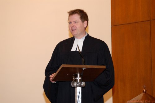 Thomas Fresia, Pfarrer der Pauluskirche, begrüßte die Gäste - und besonders die Diözesankantorin Yasuko Yamamoto.

