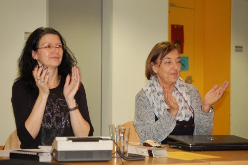 Das Herz der Superintendential-versammlung: Eva Balasch (links), Assistentin des Superintendenten, und Renate Lehmann, Assistentin der Geschäftsführung.