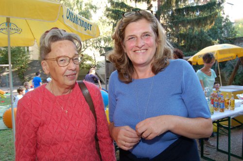 Superintendentialkuratorin Inge Troch (links) im Gespräch mit Margaretens Bezirksvorsteherin Susanne Schaefer-Wiery.
