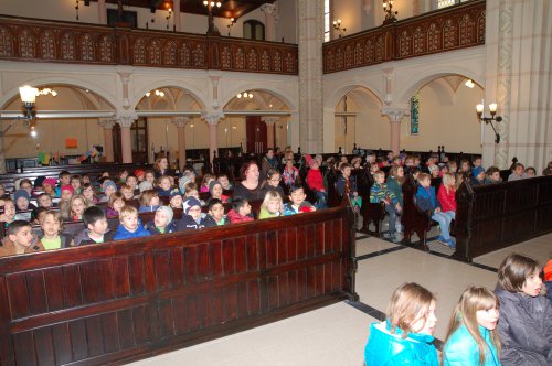 In der Lutherkirche wird der Abschluss des Tags mit einer Segnung gefeiert.