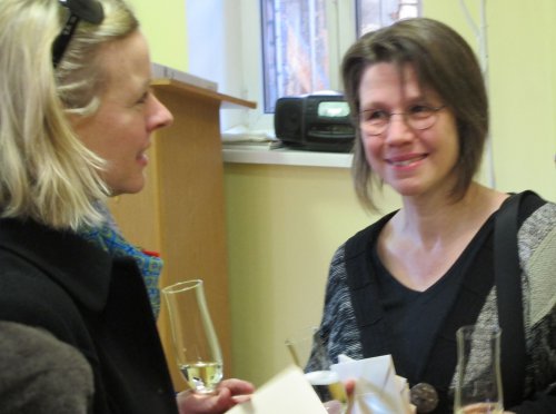 Lehrgangsleiterin Claudia Schröder (rechts)