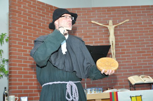 Moritz Stroh erklärt das Wappen Luthers: die Lutherrose