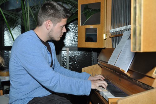 Benjamin Buchner an der Orgel