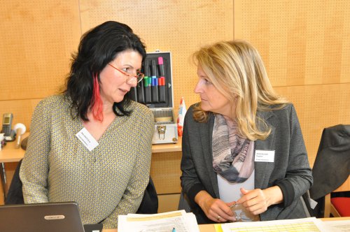 Eva Balasch und Dagmar Rindhauser organisierten die Versammlung meisterhaft