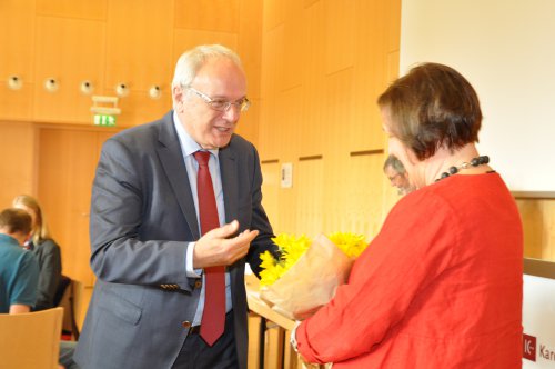 Bischof Michael Bünker gratuliert der neuen Superintendentialkuratorin