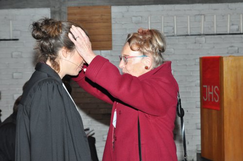 Bei Festgottesdiensten zu segnen, ist persönlich berührend: Anna Kampl und Inge Troch (rechts).