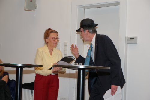 Ein bisschen Spaß muss sein: Inge Troch und Hansjörg Lein beim &quot;Dinner, Church &amp; Crime&quot;